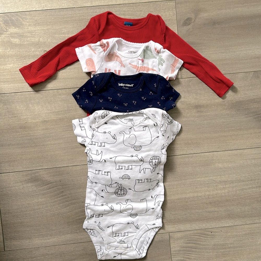 4 piece onsies 3-6 months bundle 💙
